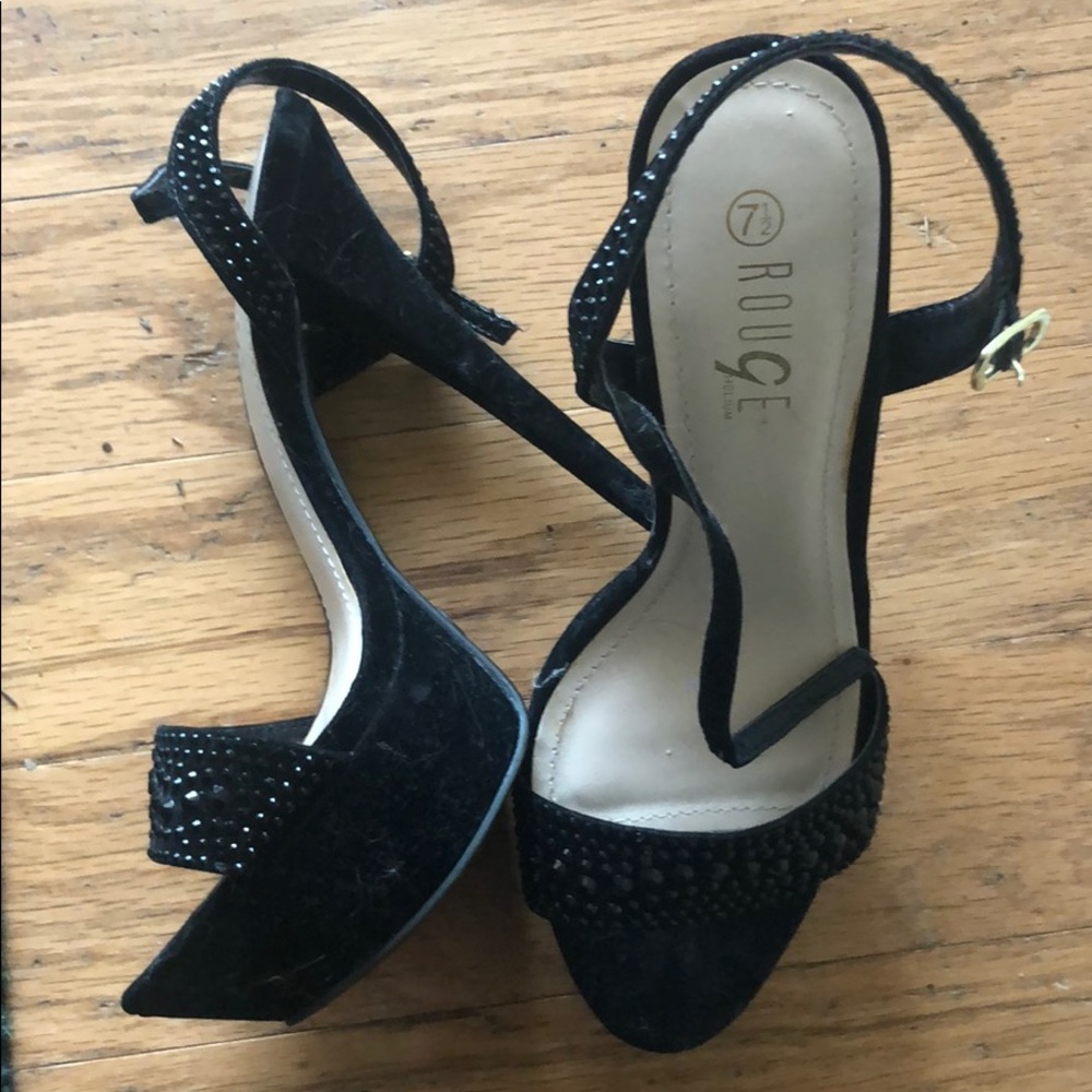 Rouge helium heels